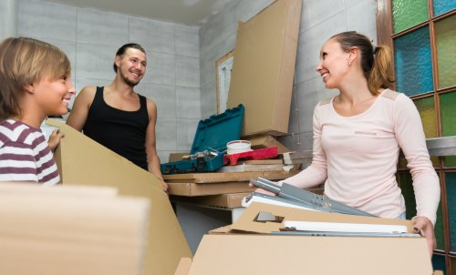 Removal team handling a local move in Shacklewell