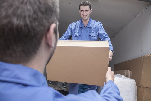 Local same day removals help for homes and flats in Shacklewell