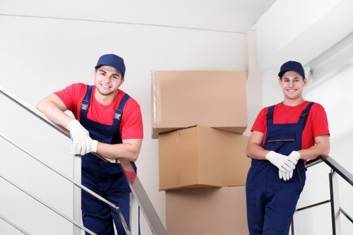 Local house removalists helping with a move in Shacklewell